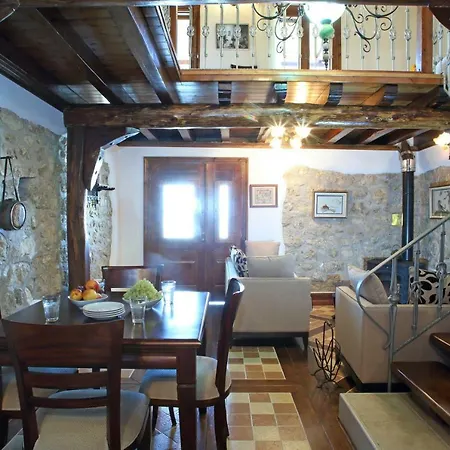 Kremeas House *